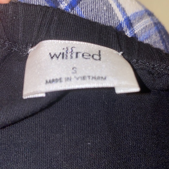 Wilfred (Aritzia) - Cropped Off the shoulder top - Picture 3 of 3